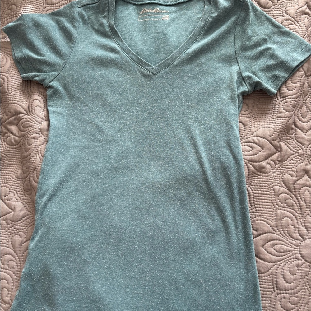 V-neck Eddie Bauer T-shirt